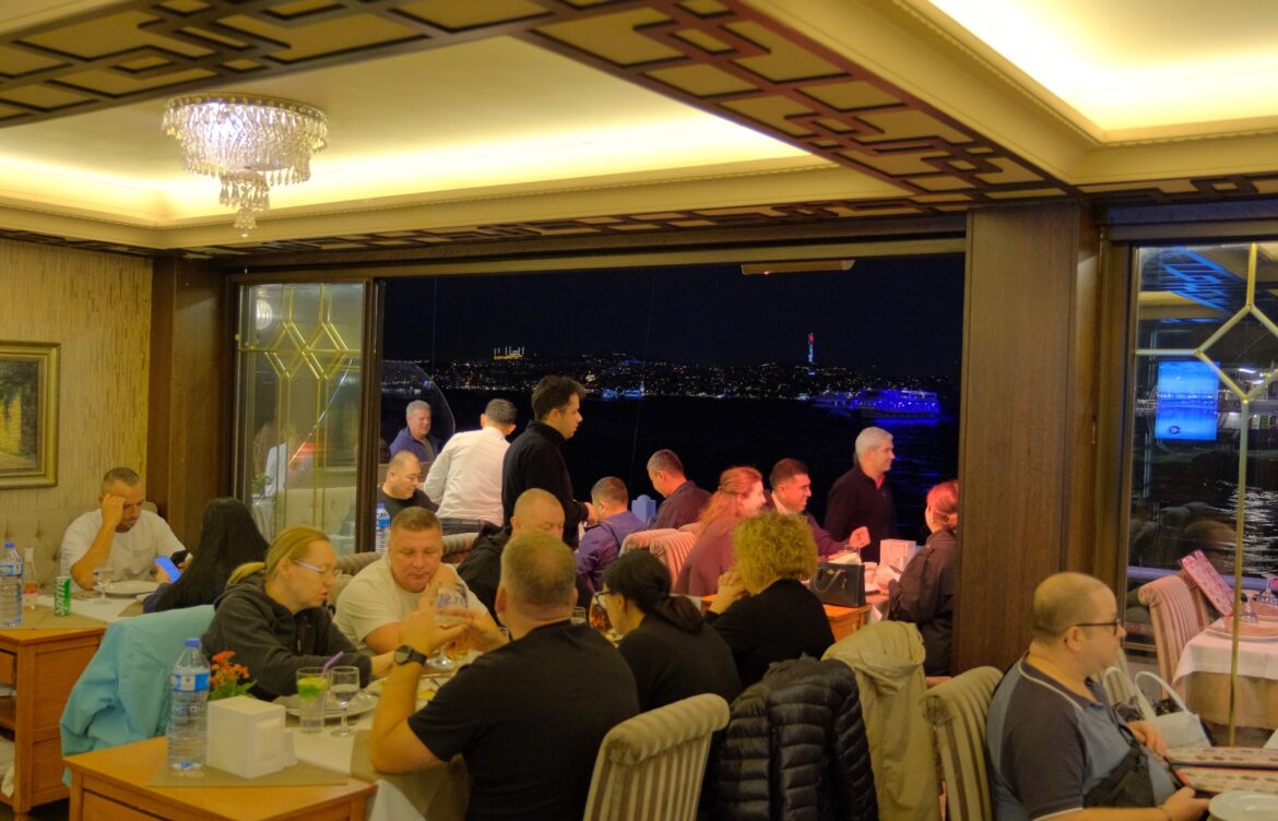 İstanbul Eminönü Balık Ekmek Turistik